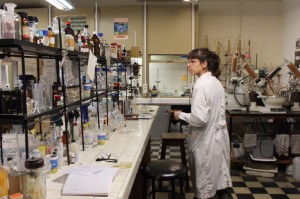 Laboratorio de Química Farmacéutica de Facultad de Química, donde se analizan las sustancias que luego producirá QFINA. 