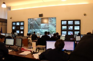 Las oficinas del Centro de Comando Unificado del Ministerio del Interior donde se centraliza la videovigilancia y la respuesta del 9 1 1. 